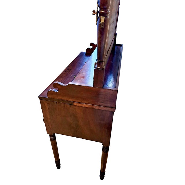 Early 19th-Century American Empire Dressing Table With Flame Mahogany Veneer For Sale In San Francisco - Image 6 of 14