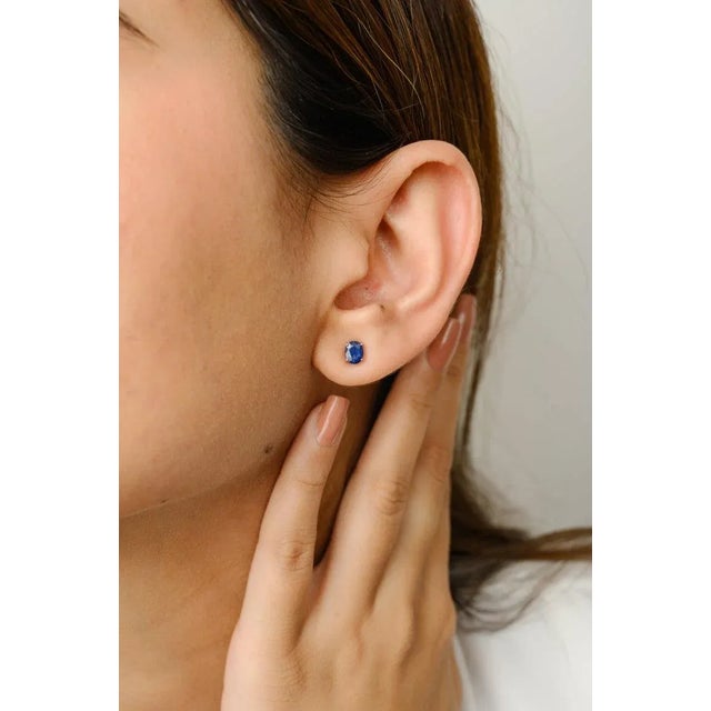 18k White Gold Oval Cut Sapphire Jewelry Set Ring Size 7 & Earrings - 3 Pieces For Sale - Image 9 of 15