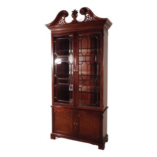 Kindel Winterthur Collection Mahogany 2 Piece Display Curio Cabinet Breakfront For Sale