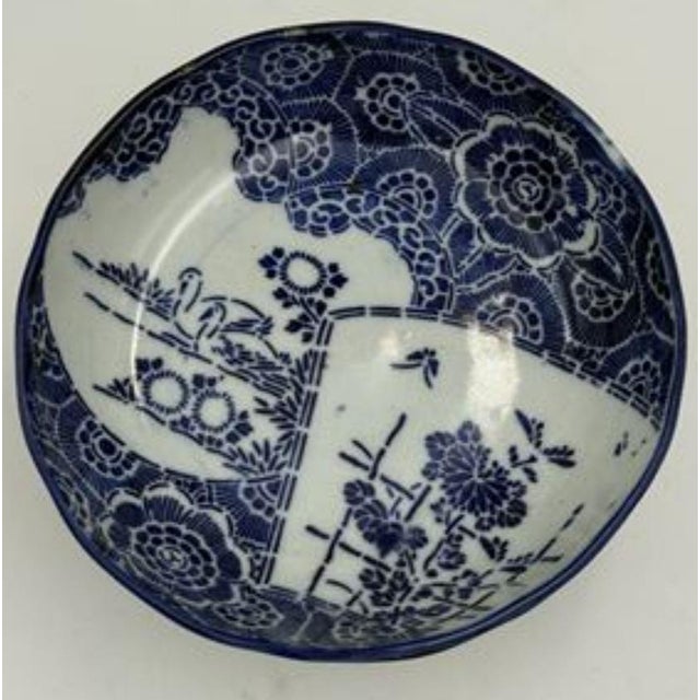 Late 19th Century Set of Four Late 19th-Century Japanese Imari Porcelain Bowls — Rare Blue & White Floral Design For Sale - Image 5 of 6