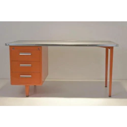 Article number: 2145 article name: sheet steel desk designer: unknown year: around 1955 manufacturer: gispen country:...