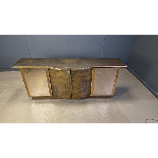 Luxurious and brass credenza with 4 doors with brass and mirrored panelling. Belgochrom made quality furniture with fine...