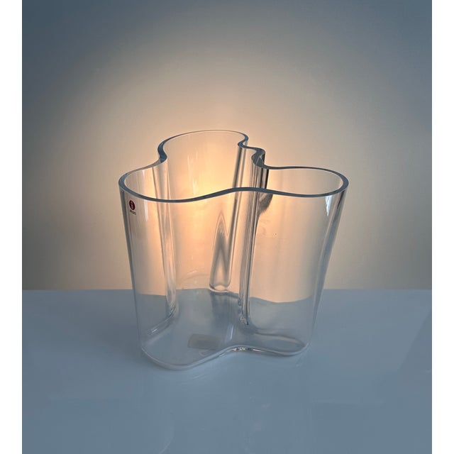 Large Model 3030 Sculptural Savoy Flower Vase in Clear Glass by Alvar Aalto for Iittala, Finland, 1937 For Sale - Image 11 of 18