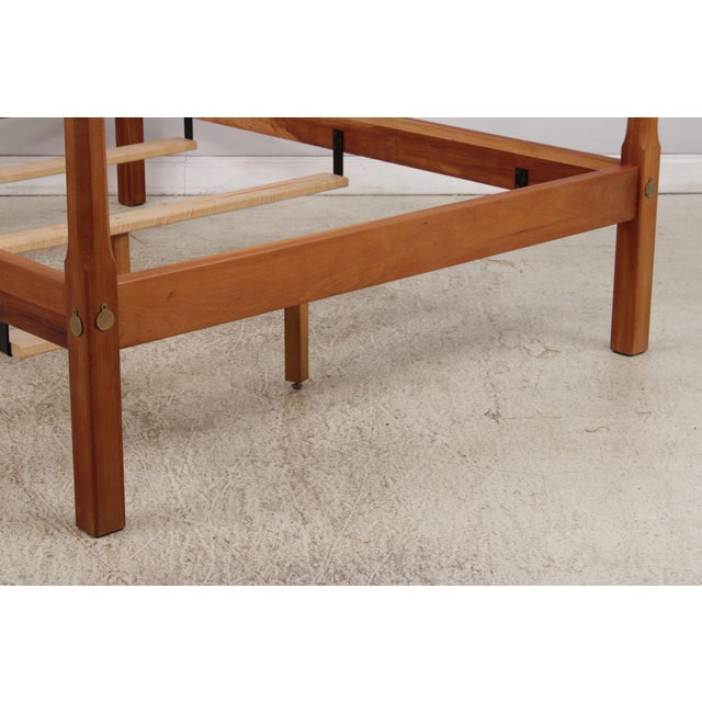Stickley Cherry Pencil Post Queen Size Bed For Sale - Image 10 of 18