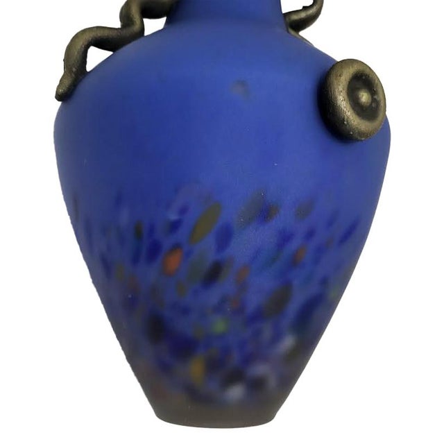 1980s Design Guild Romania 14" Cobalt Blue Scavo Glass Amphora Vase With Serpentine Handles For Sale - Image 4 of 6