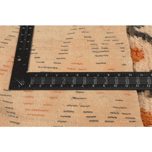 Textile Vintage Azilal Moroccan Rug, 02'08 X 06'04 For Sale - Image 7 of 10