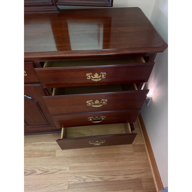 Late 20th Century Late 20th Century Traditional Solid Cherry Kincaid Bedroom Set (Dresser With Mirror, 2 Nightstands), Made in Usa For Sale - Image 5 of 13