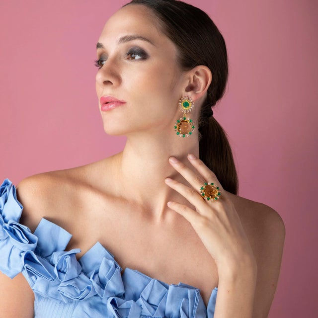 Meet our Margarita Earrings, a perfect choice for those who appreciate vintage style with a hint of modern versatility....