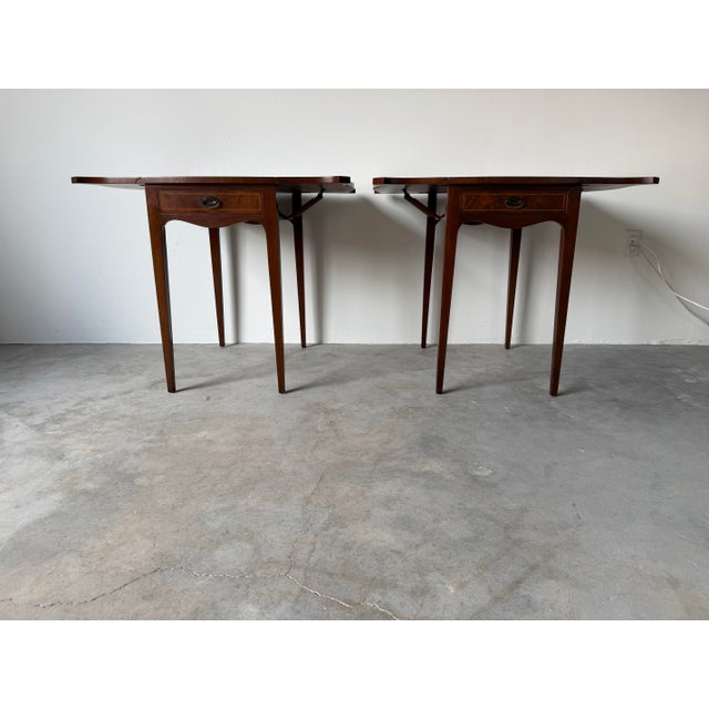Vintage Mahogany Pembroke Drop-Leaf Nightstands – Pair For Sale - Image 4 of 13