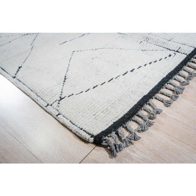 2020s 5' 7"x8' 7" Ivory Charcoal Moroccan Berber Style Hand-Knotted Wool Rug For Sale - Image 5 of 6