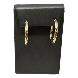 14kt Yellow Gold Twisted Hoop Earrings – 1 1/16in, 2.9mm, 2g, New, A Pair For Sale