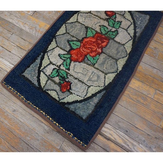 American 1890s Gray Blue Medallion Folk Art Antique American Hooked Woven Wool Small Rug For Sale - Image 3 of 8