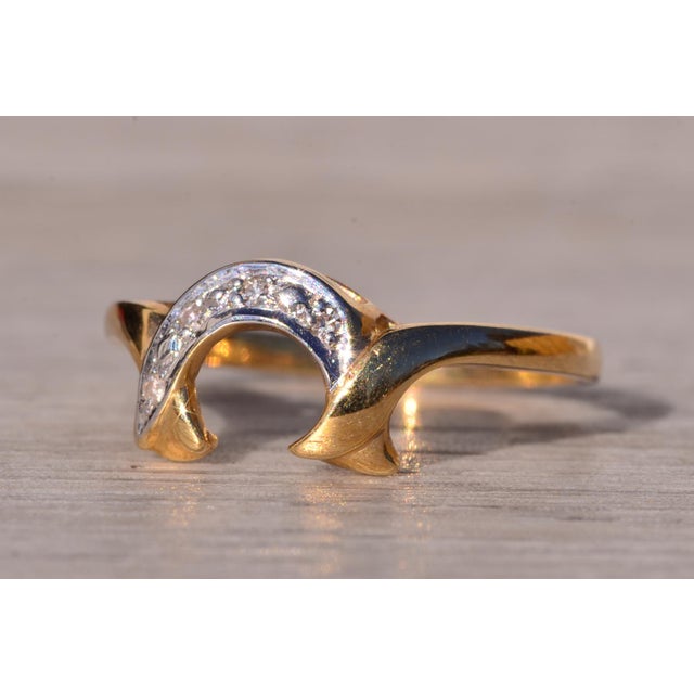 Mid 20th Century The Mod: Scalloped Horseshoe Ring with Natural Diamonds in Yellow Gold For Sale - Image 5 of 11