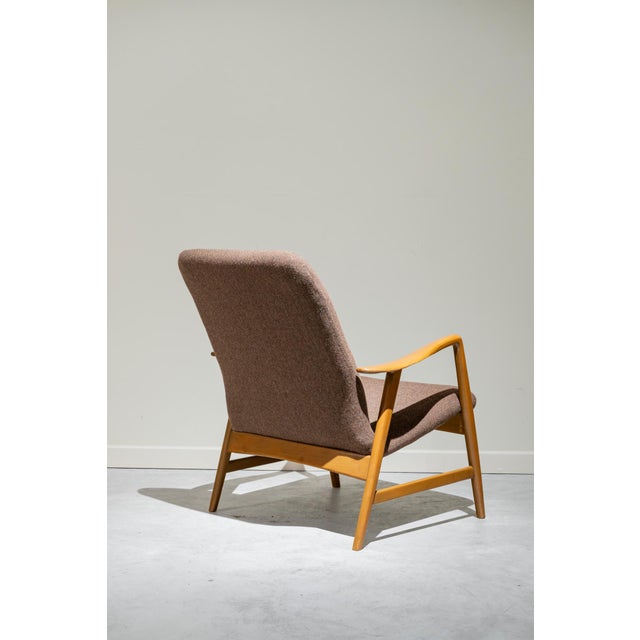 Single armchair with arms made of oak wood with upholstered seat and backrest. The armchair has been restored and...