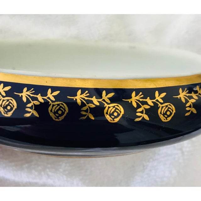 French Vintage Royal Limoges France 22-Karat Gold Trinket Box in Cobalt Blue For Sale - Image 3 of 5