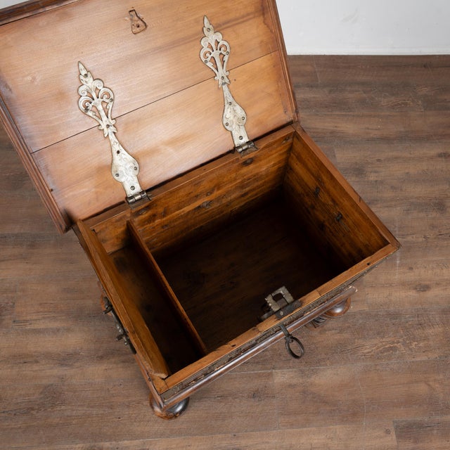 Traditional Early 19th-Century Swedish Pine Lockbox Trunk Raised on Turned Legs For Sale - Image 3 of 11