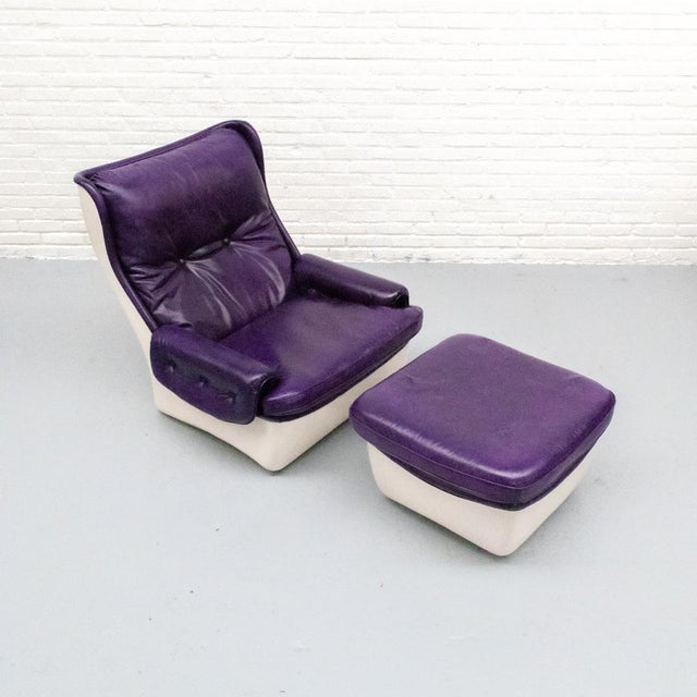 This Space Age plastic armchair with ottoman, the “Orchidée”, was one of the Cadestin models commissioned by the Centre...