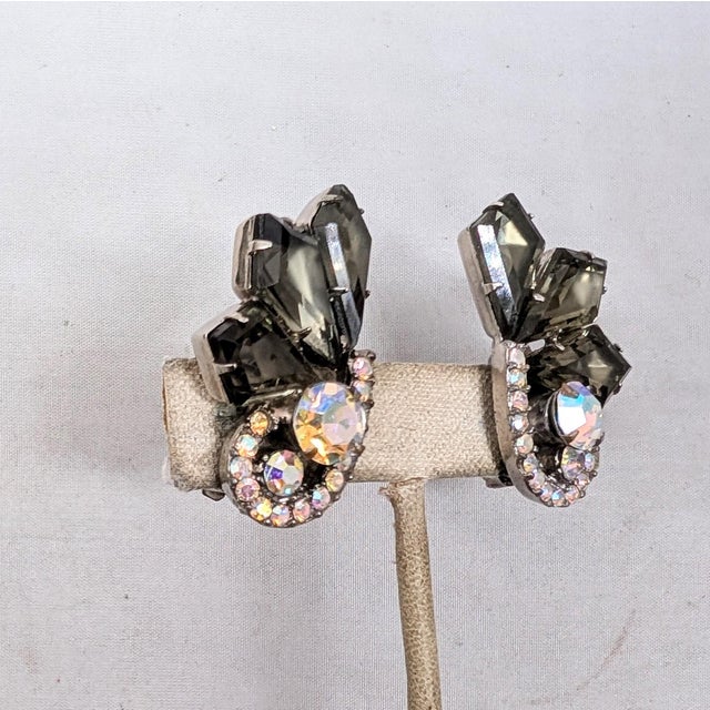 Juliana Vintage 1960s Delizza & Elster Faux-Black Diamond & Aurora Borealis Clip Earrings-2 Pieces For Sale - Image 4 of 8