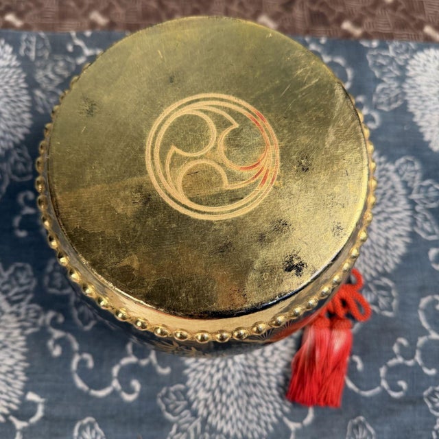 Japanese Decorative Taiko Drum with Gold Crane Motif, 1960s For Sale - Image 9 of 10