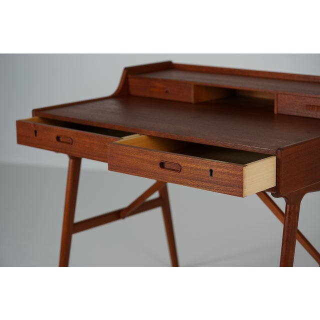 Danish Model 64 Desk in Teak by Arne Wahl Iversen for Vinde Möbelfabrik, 1960 For Sale - Image 11 of 18