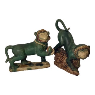 19th Century Chinoiserie Hollywood Regency Boho Chic Ceramic Monkeys - A Pair For Sale