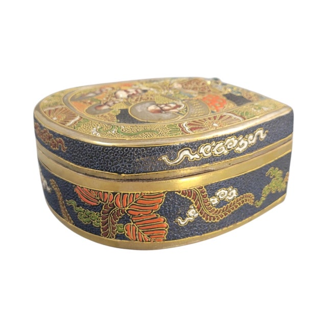 Exceptional Japanese Satsuma Earthenware Box by Tōshōzan For Sale - Image 10 of 13
