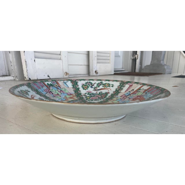 Chinese Mid 19th Century Porcelain Rose Medallion Charger For Sale - Image 3 of 9