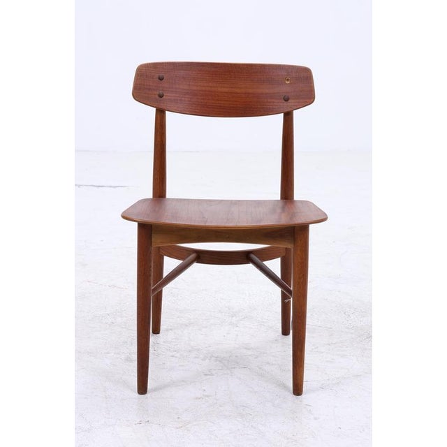 Beautiful vintage teak chair from the 1960s Period: 1960s • Style: Mid-Century Modern / Danish Design • Material: Teak...