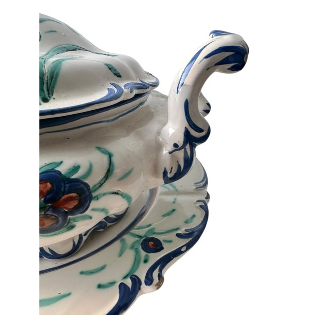 Antique White Vintage Italian Hand-Painted Majolica Soup Tureen With Underplate – Faenza Pottery, Blue and Green Floral Design, Italy, Mid-Century European Ceramic For Sale - Image 8 of 9