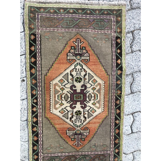 Turkish 1960s Handmade Anatolian Oushak Rug For Sale - Image 3 of 6