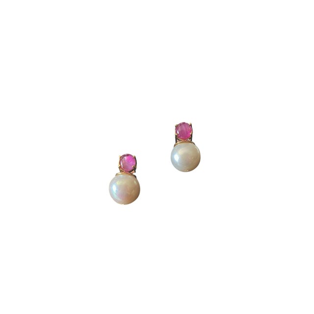 1980s Elegant Earrings 18k Gold With Pearls, Rubies For Sale - Image 5 of 7