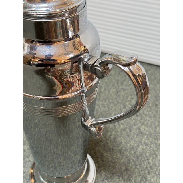 Vintage Art Déco Style Silver-Toned Cocktail Shaker For Sale In San Francisco - Image 6 of 12