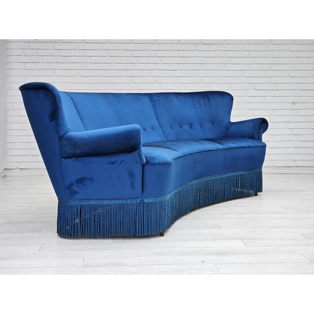Danish 3-Seater Curved Sofa in Blue Furniture Velour & Beech Wood Legs, 1960s For Sale - Image 6 of 17