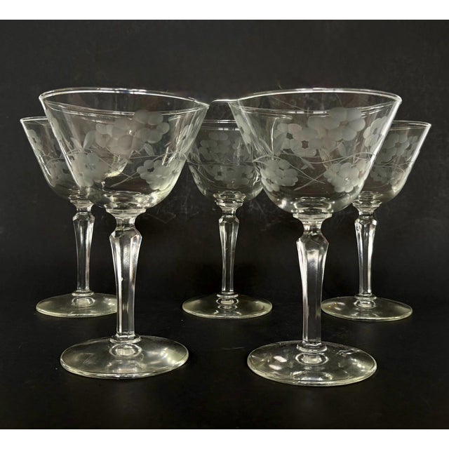 Elevate your vintage barware collection with this elegant set of 5 Glenmore by Libbey champagne or tall sherbet glasses....