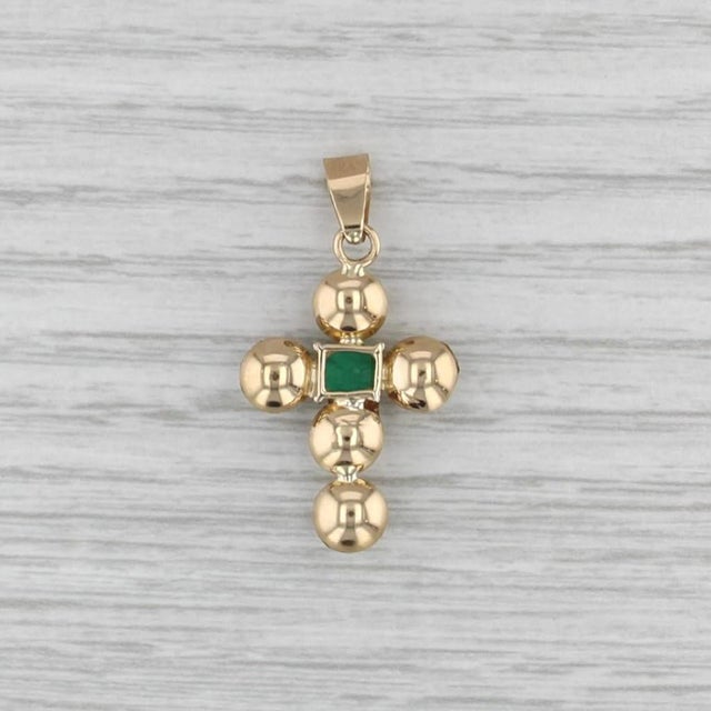 Gemstone Information: - Cultured Pearls - Size - 5.8 - 6 mm Cut - Round Bead Shape Color - White - Natural Emerald -...