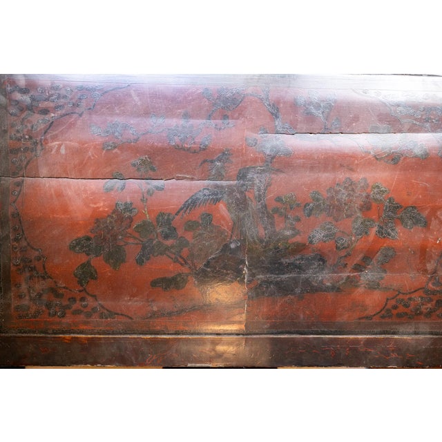 19th Century Chinese Red Lacquer Wedding Cabinet With Hand-Painted Chinoiserie Decoration For Sale - Image 4 of 4