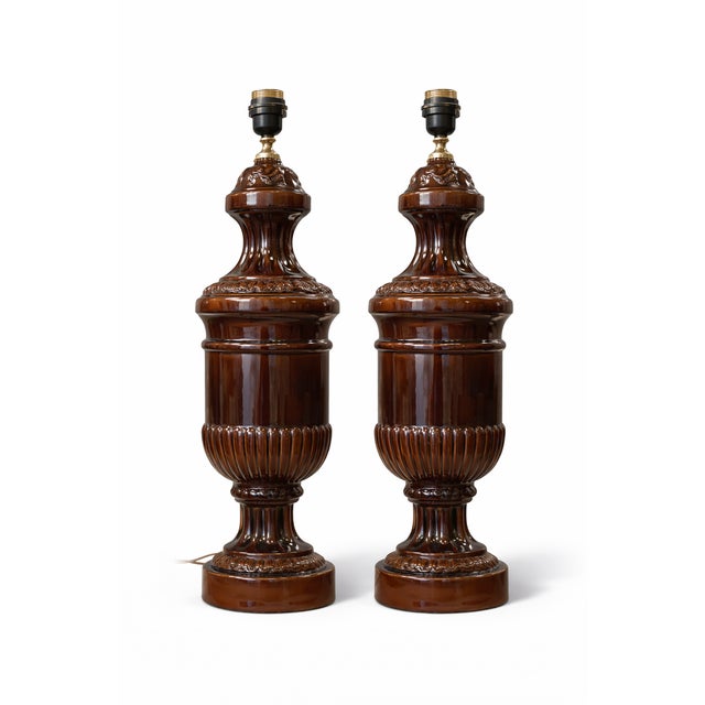 Manises ceramic lamps, with a glossy brown glaze and classic-style decorative reliefs. Pieces with character and artisanal...