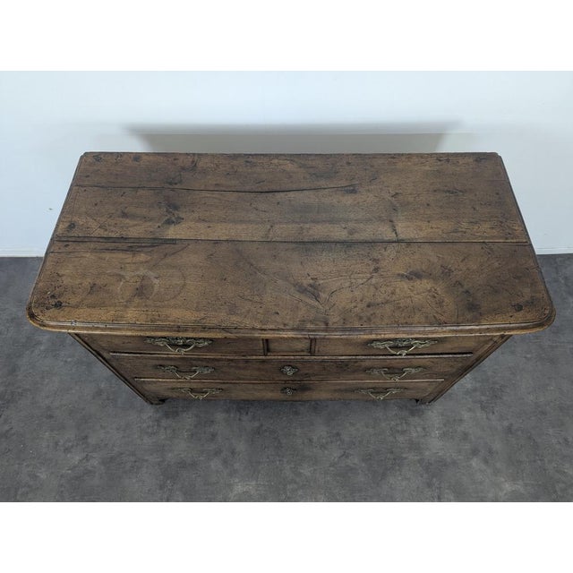 Chest of Drawers in Walnut, 18th Century For Sale - Image 5 of 9