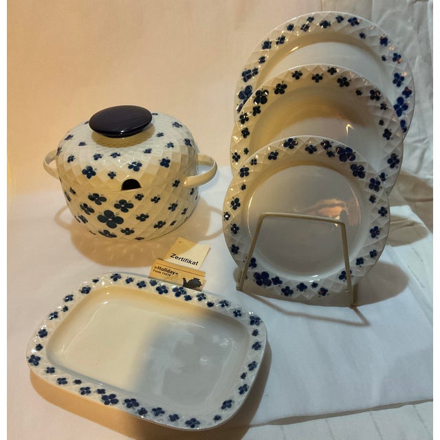New 1980s 58 Pieces European Dinner Set Diamond Shape Rim With Bleu Decoration by Rosenthal For Sale - Image 12 of 18