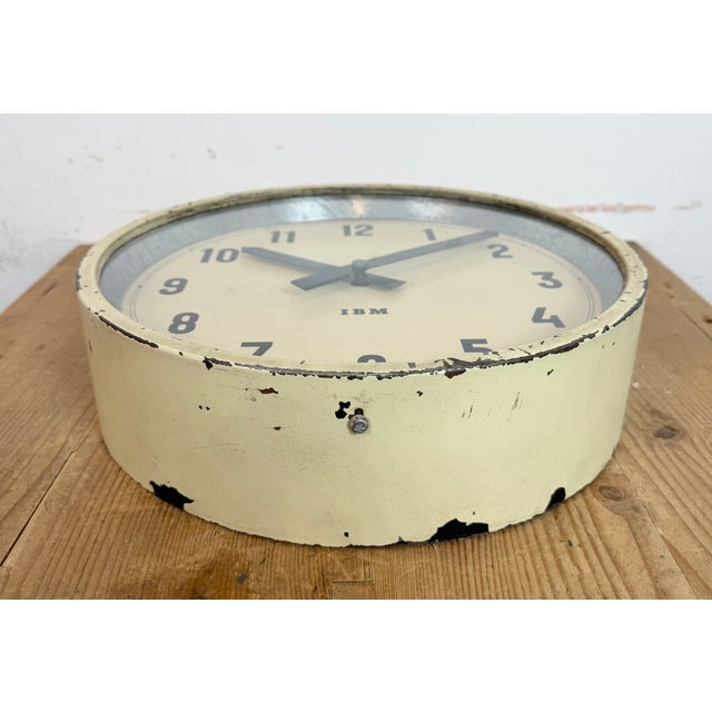 Industrial Beige Factory Wall Clock from IBM, 1950s For Sale - Image 11 of 16