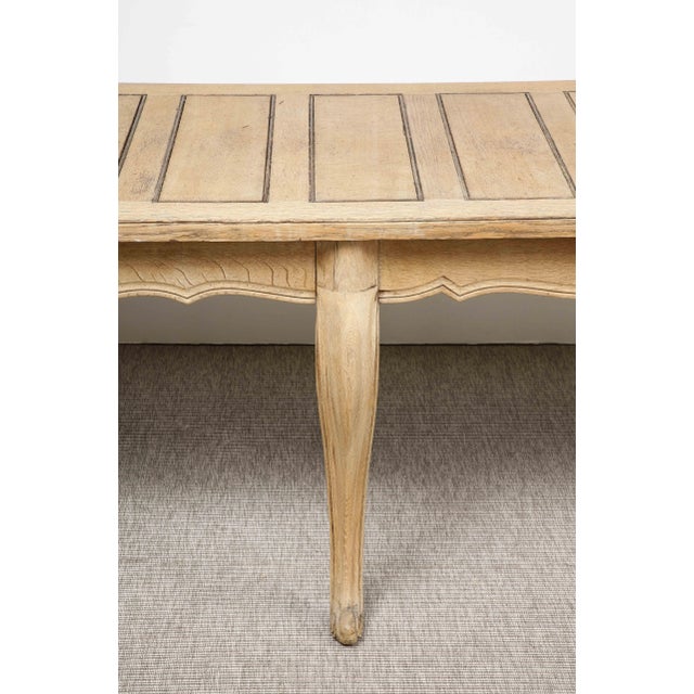 1900 - 1909 A Bleached Oak Louis XV Style Dining Table For Sale - Image 5 of 6