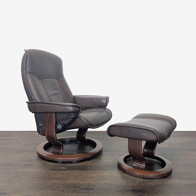 Modern Stressless Ekornes Lounge Chair With Ottoman – Dark Brown Leather & Wood Base For Sale - Image 3 of 13