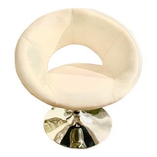 70s Style Accent Chair - White Vinyl - Mod For Sale