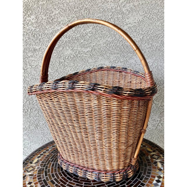 Late 20th-Century Stylish Rattan & Willow Pedestal Base Basket For Sale In Austin - Image 6 of 12