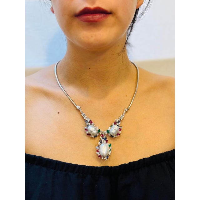 Emerald Ruby Sapphire Diamond Pearl Necklace Set in 18 Karat Gold For Sale - Image 14 of 18