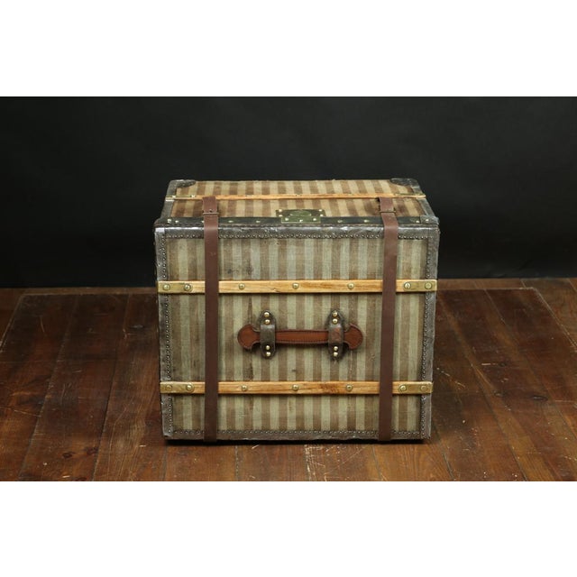 Monogrammed Hat Trunk in Striped Canvas, 1920s For Sale - Image 4 of 9