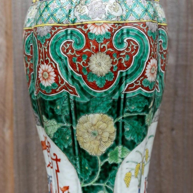 19th Century Chinese Qing Dynasty Famille Verte Wucai Porcelain Vase For Sale - Image 15 of 18