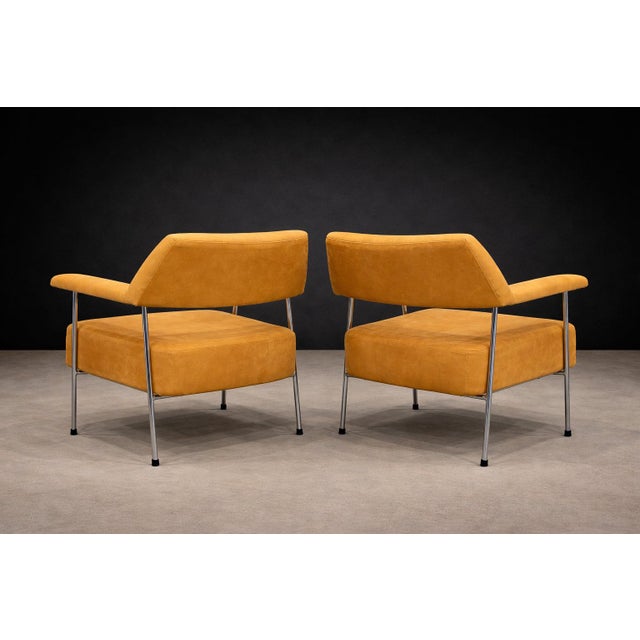 Brazilian Modern Pair of Armchairs in Metal & Nubuck Leather by Joaquim Tenreiro, 1950s – Lot 322 For Sale In New York - Image 6 of 14