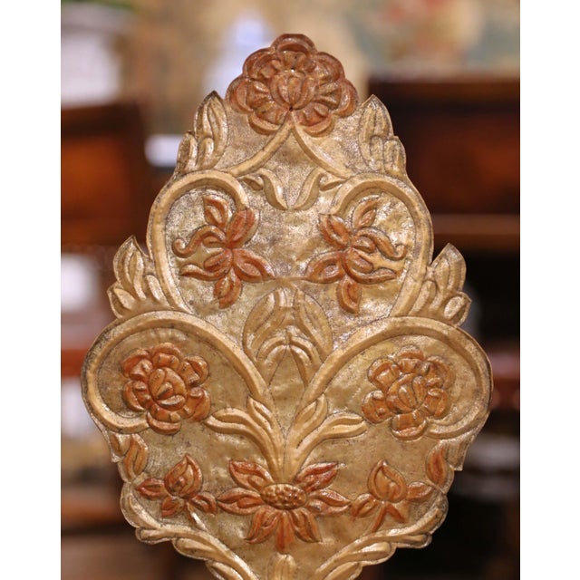 Pair of 19th Century Italian Giltwood Urn Carvings With Floral Motifs For Sale In Dallas - Image 6 of 10