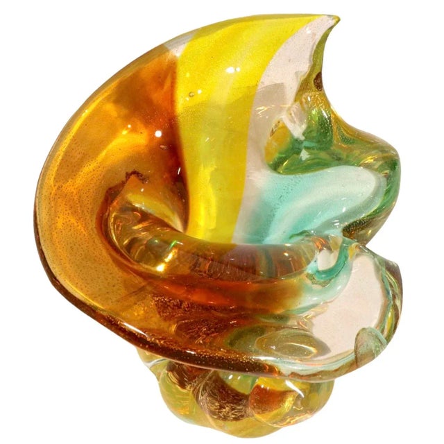 Decorative art glass vase, in the form of a seashell - probably made in Murano, Italy, unsigned. This example is in very...